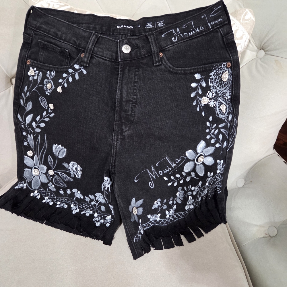 Old Navy Black Floral Embroidered Women's Shorts